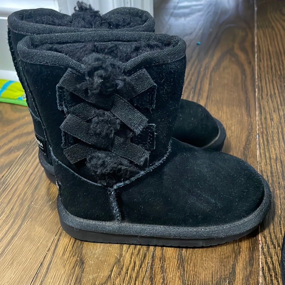 Like new kookaburra by ugg boots for girls